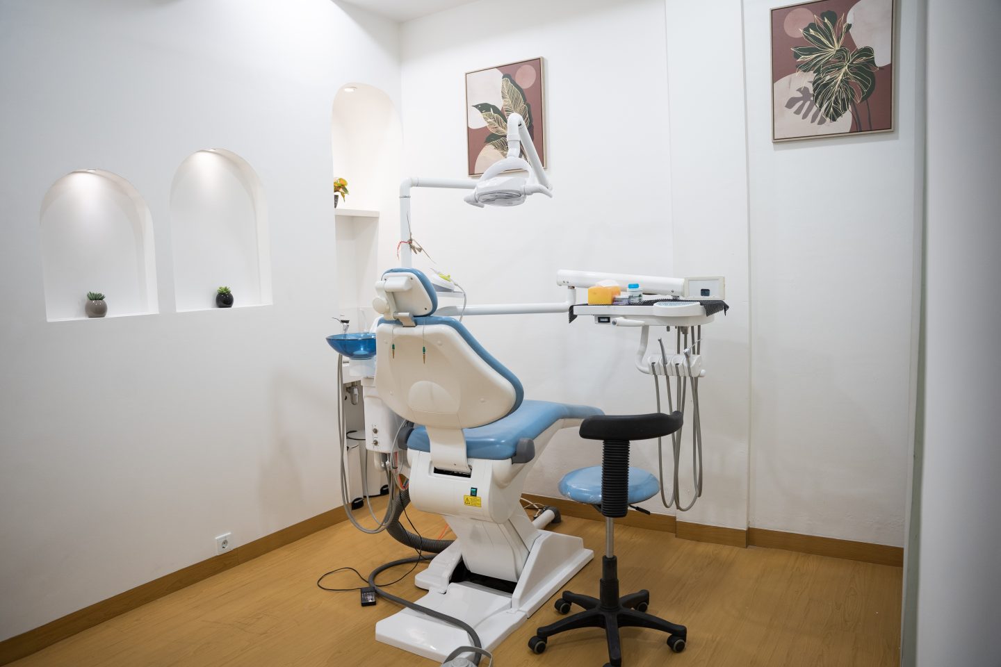 bali; dentist; dental; clinic; seminyak; kuta; crown; porcelain ; implant dental