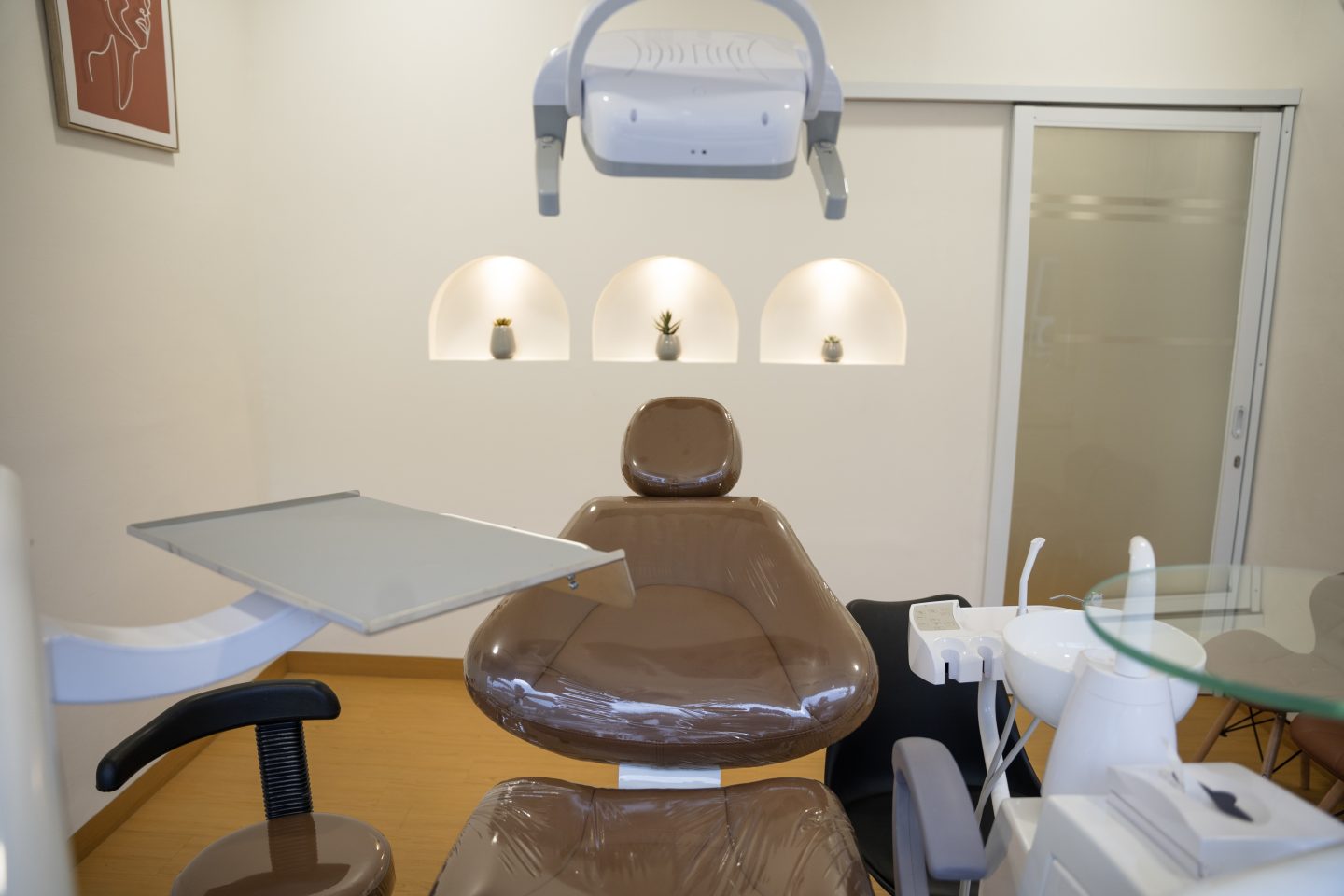 bali; dentist; dental; clinic; seminyak; kuta; crown; porcelain ; implant dental